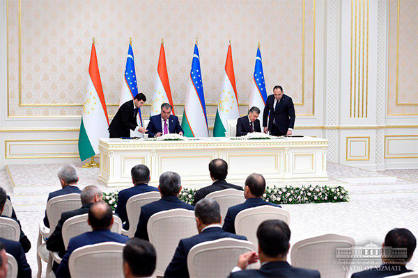 Uzbekistan and Tajikistan sign 26 new documents