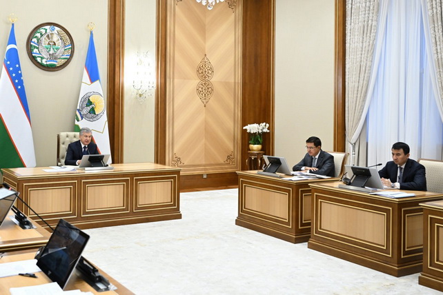Президент Узбекистана утвердил планы по инвестициям, промышленности и туризму в Навоийской области