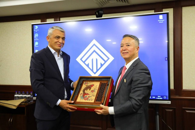 Qurilish va uy-joy kommunal xo‘jaligi vaziri Xitoyning CAMC Engineering delegatsiyasi bilan uchrashuv o‘tkazdi