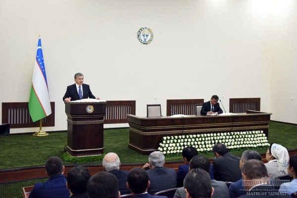 Uzbek leader meets with officials and activists of Andijan region