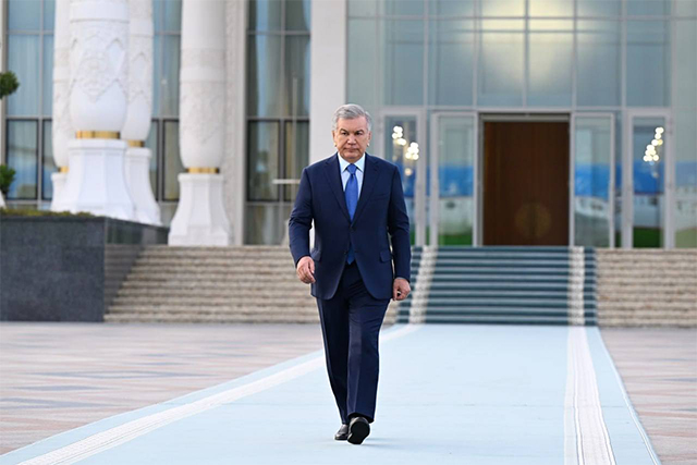 Шавкат Мирзиёев отбыл в Баку для участия в форуме