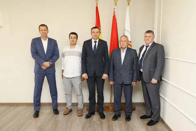 O‘zbek kompaniyasi AGROMAX TECHNIC vakillari “Bobruyskagromash”ga tashrif buyurishdi