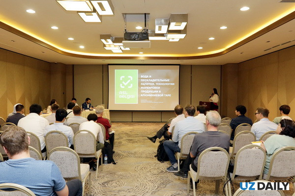 Discussion on launching digital marking for beverages in aluminum cans takes place