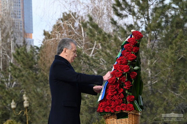 Почтена память Первого Президента