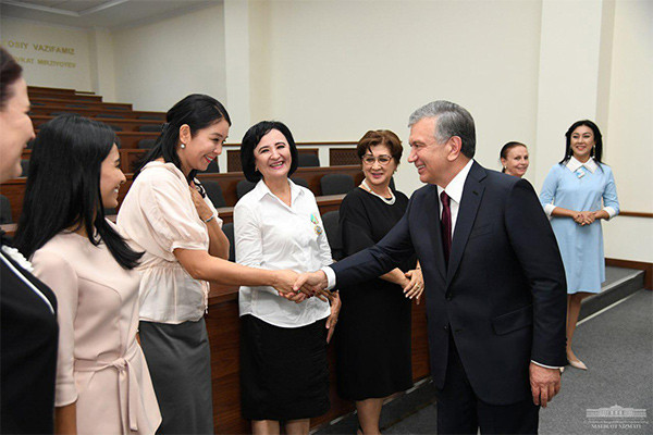 Uzbek leader pays visit to Choreography Graduate School