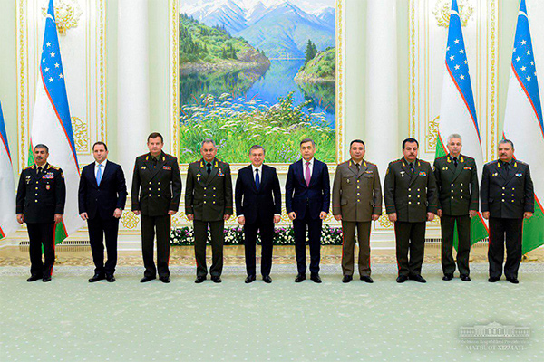 President of Uzbekistan meets with CIS defense ministers