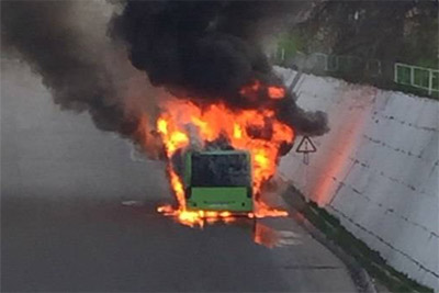 Mercedes-Benz Conecto Low Floor bus burns in Tashkent