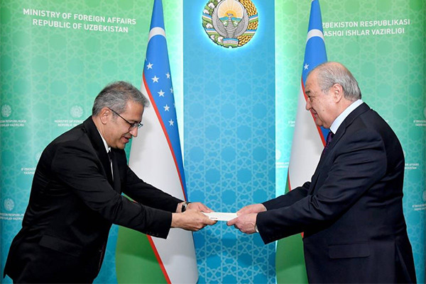 Abdulaziz Kamilov receives the Ambassador of Turkey