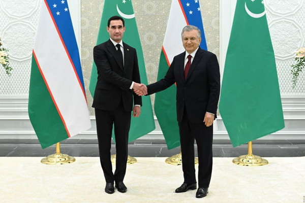Presidents of Uzbekistan and Turkmenistan consider issues of further developing bilateral cooperation