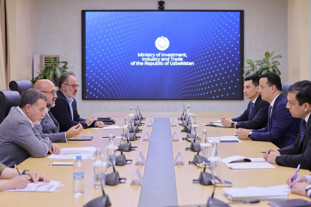 Laziz Kudratov meets with the President of Anadolu Isuzu