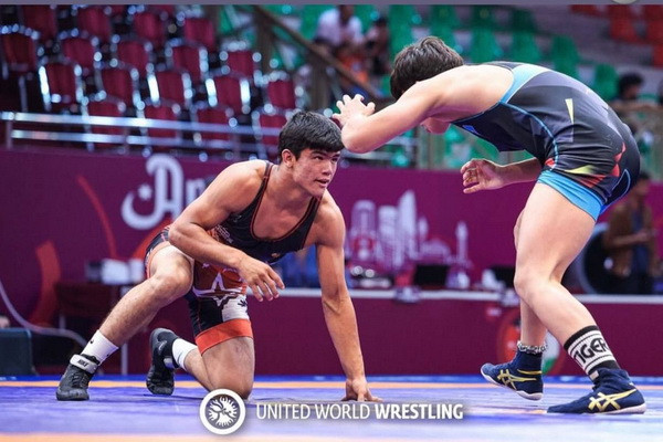 Uzbek wrestlers win one silver and three bronze medals at the Junior Asian Championship