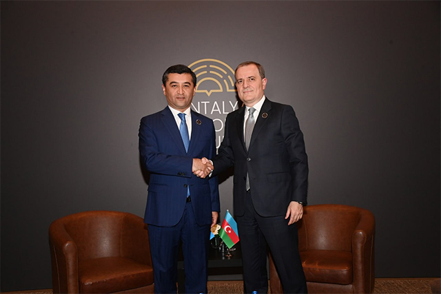 Главы МИД Узбекистана и Азербайджана обсудили партнёрство