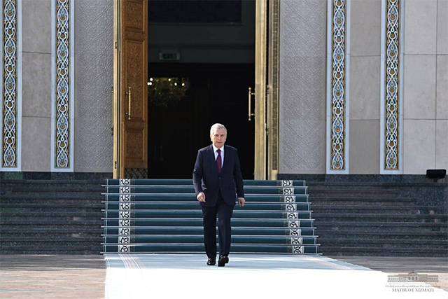 Президент Узбекистана отбыл в Астану