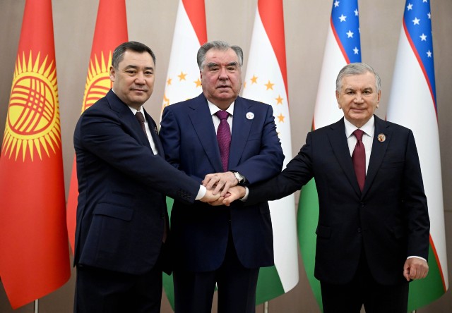 O‘zbekiston Prezidenti davlat rahbarlarining uch tomonlama uchrashuvida ishtirok etdi