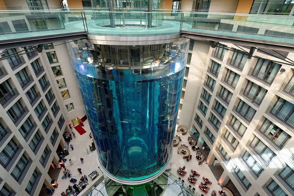 World’s largest cylindrical aquarium with 1 million liters of water burst in Berlin