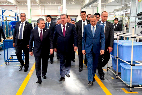 Presidents of Uzbekistan and Tajikistan visit Artel plant