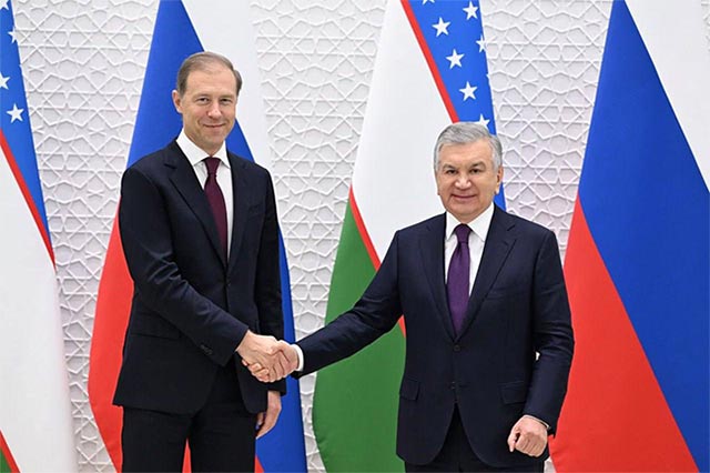 Президент Узбекистана принял делегацию России