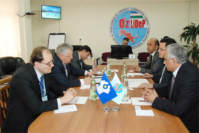 UzLiDep officials meet with CIS observers