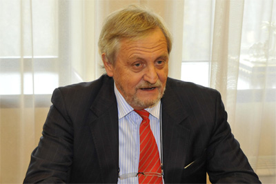 Abdulaziz Kamilov holds talks with Special envoy of UN chief