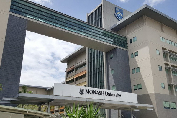 Representatives of AKFA University and Monash University discuss cooperation issues