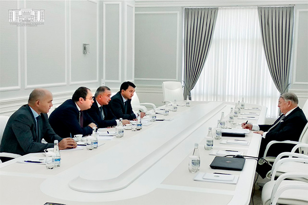 Chairman of Eastern Committee of German Economy meets with head of Tashkent