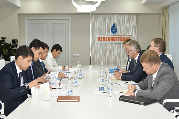 Uzbekneftegaz and Air Products continue discussion of joint projects