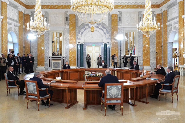 President of Uzbekistan takes part in the informal CIS summit