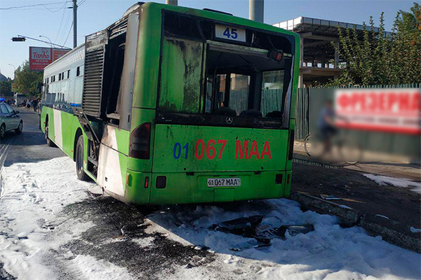 Mercedes Benz Conecto LF bus caught fire in Tashkent