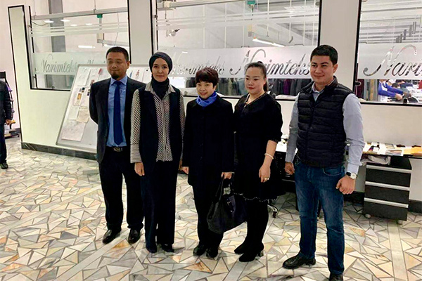Chinese Ambassador visits textile enterprise in Margilan