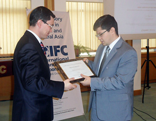 Uzbek bankers receive GARP certificates