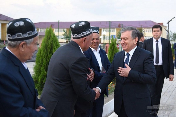 Uzbek President pays visit to Shahrobod makhalla