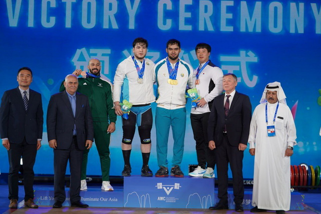 Akbar Jo‘rayev og‘ir atletika bo‘yicha Osiyo chempionatida uchta oltin medalni qo‘lga kiritdi