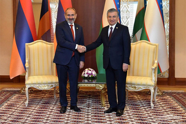 President of Uzbekistan receives the Prime Minister of Armenia