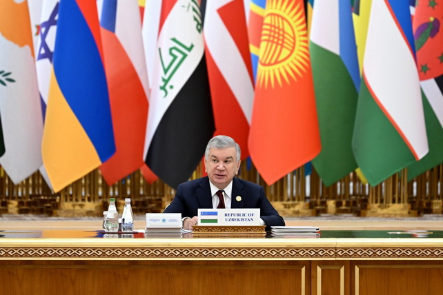 Мир и доверие: Мирзиёев выступил на форуме в Ашхабаде по нейтралитету