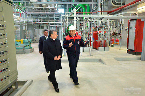President of Uzbekistan got acquainted with the installation of the second combined-cycle plant in Navoi TPS