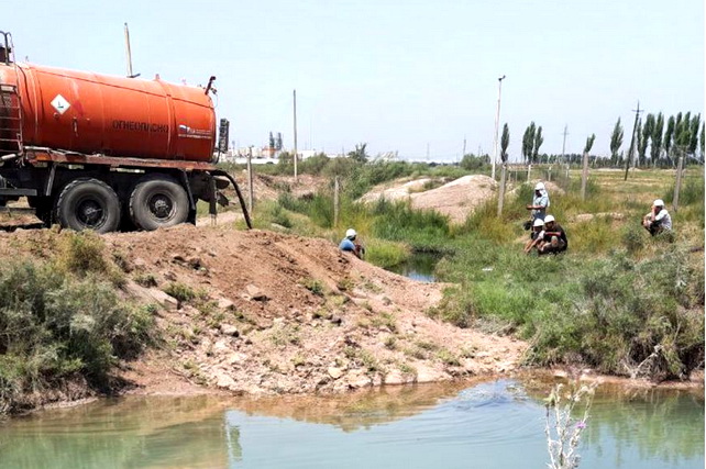 Oil Spill Reported in Andijan Region Canal