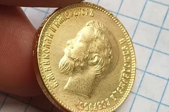 Самарқандда тарихий олтин тангани ноқонуний олиб киришга уринишнинг олди олинди