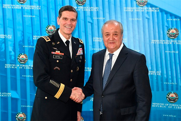 Abdulaziz Kamilov meets with commander of United States Central Command