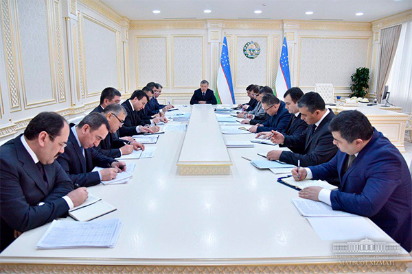 Uzbek President holds meeting to discuss expanding production of localized goods