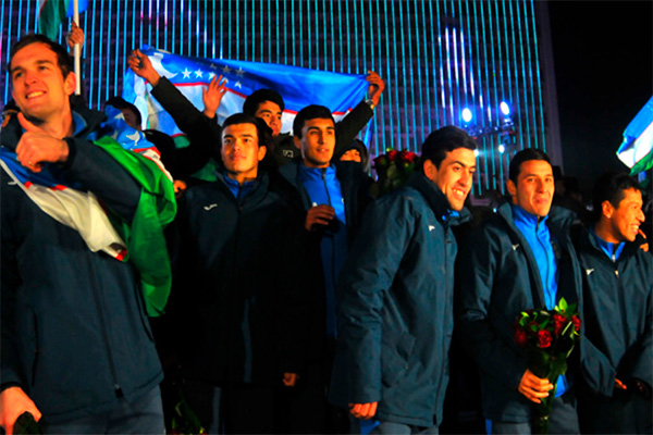 President of Uzbekistan presents Malibu cars to Uzbekistan U-23 squad