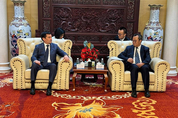 Minister of Transport meets with chairman of China Exim Bank