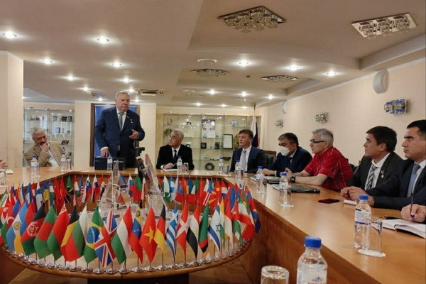 A book about Tashkent Victory Park presented in Moscow