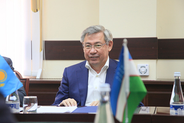 Minister of Foreign Trade meets with the Ambassador of Kazakhstan
