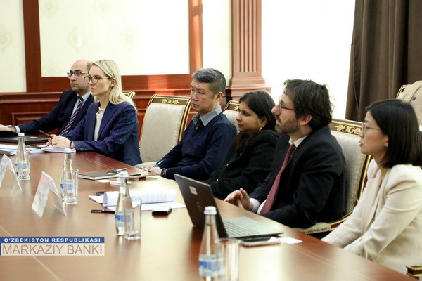 Meeting on green energy issues at Central bank of Uzbekistan