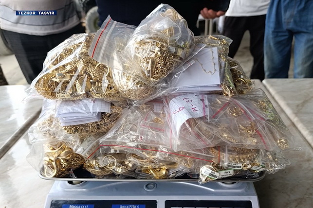 Қирғизистондан ноқонуний олиб келинган 19 кг тилла буюмлар тўхтатиб қолинди