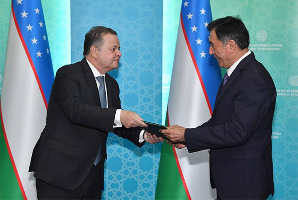 Acting Uzbek FM holds meeting with the Ambassador of Brazil