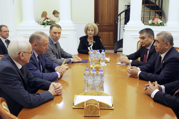 Uzbekistan, Russia discuss development of trade-economic relations