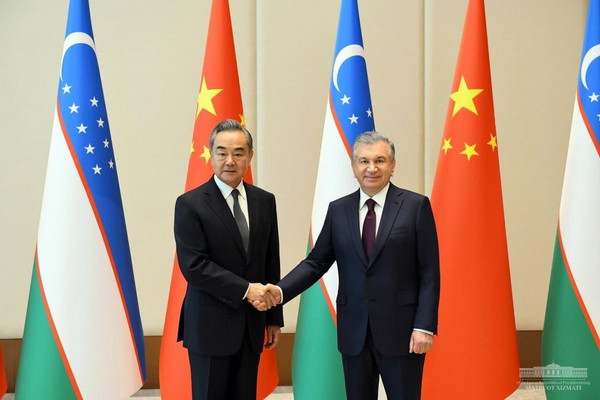 President of Uzbekistan receives the Chinese FM