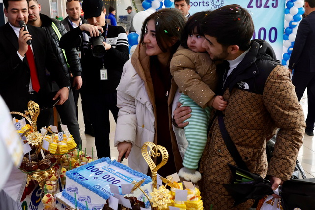 "Uzbekistan Airports" компанияси Қарши аэропортида 15 миллионинчи йўловчини кутиб олди