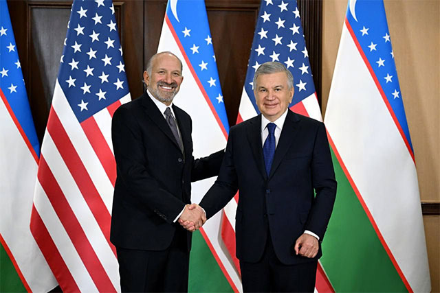 Президент Узбекистана принял министра торговли США Говарда Латника